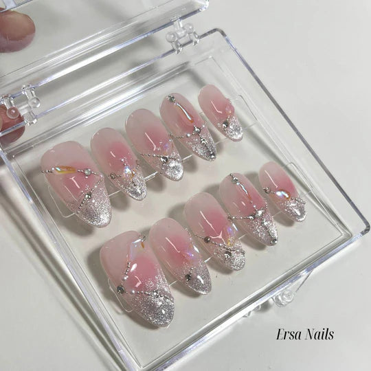 Custom_Nails_01.webp